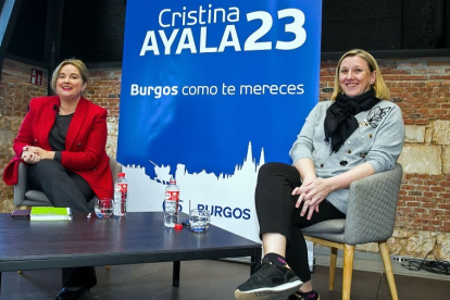 Cristina Ayala e Isabel Blanco en un acto del PP con asociaciones de dependencia y discapacidad. TOMÁS ALONSO