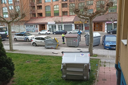 Accidente en la calle Vitoria de Burgos con conductor a la fuga. ECB / M. G. U.