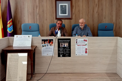 El alcalde de Roa, David Colinas junto al presidente de la Asociación Cultural Juan Martín ‘El Empecinado’, Sátur Rioja