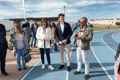 Juan Carlos con la alcaldesa y los concejales, Carlos Fernández, Alfonso Sanz y Teresa Bermejo