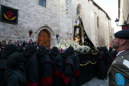 Instante de la procesión de Nuestra Señora de la Soledad. TOMÁS ALONSO