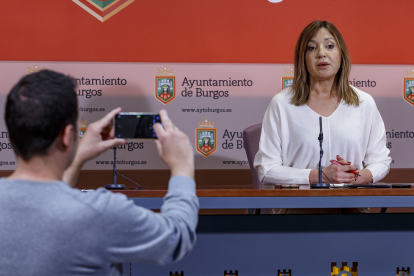 Carolina Blasco durante la rueda de prensa en la que anunció su renuncia. SANTI OTERO