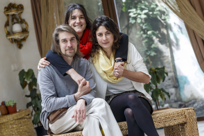 Frédéric Jaquet, Ana Serrano y Carmen Cuartango son los creadores de La Escuela. SANTI OTERO