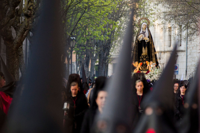 Instante de la procesión de Nuestra Señora de la Soledad. TOMÁS ALONSO