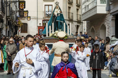 Gadea, con el hábito de la Cofradía de la Coronación de Espinas y Cristo Rey de San Lorenzo, se estrenaba en la Procesión Infantil. FOTOS: © ECB / SANTI OTERO