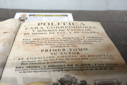 Libro restaurado de la Biblioteca Histórica del Instituto Cardenal López de Mendoza. TOMÁS ALONSO