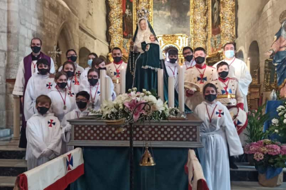 Equipo costaleros que realizaron la Procesión Infantil de la Semana Santa de Burgos el año pasado.