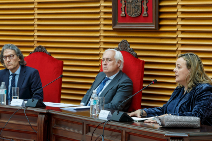 El fiscal superior, Santiago Mena, José Luis Concepción, y Blanca Subiñas.SANTI OTERO
