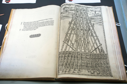 Otra de la veintena de láminas del Obelisco del Vaticano de la Biblioteca Histórica del Instituto Cardenal López de Mendoza, hechas en lámina concreta. TOMÁS ALONSO