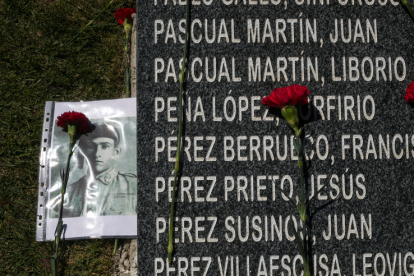 Inauguración del memorial por las víctimas del franquismo en el cementerio de Burgos. TOMÁS ALONSO