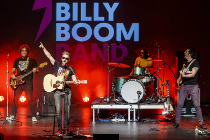 La banda Billy Boom Band, liderada por Marcos Casal y Raúl Delgado (La sonrisa de Julia), hizo vibrar al público con una propuesta musical inteligente y divertida. SANTI OTERO