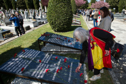 Inauguración del memorial por las víctimas del franquismo en el cementerio de Burgos. TOMÁS ALONSO