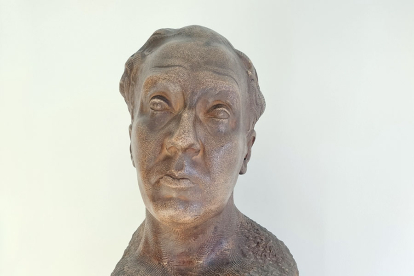 Busto de Antonio Machado, obra de Emiliano Barral. DARÍO GONZALO