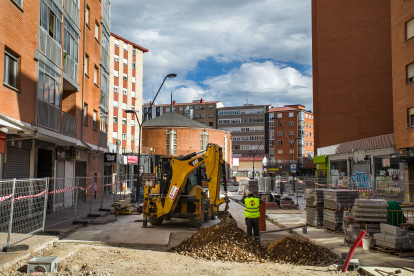 Evolución de los trabajos de peatonalización de la calle Roma, en Gamonal.