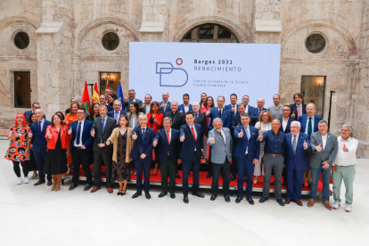 Representantes de la sociedad burgalesa en el acto de adhesión.