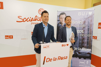 Daniel de la Rosa y Josué Temiño en la sede del PSOE de Burgos.