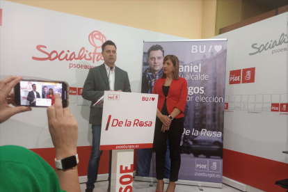 Daniel de la Rosa y Nuria Barrio en la presentación de las propuestas del PSOE relacionadas con la Cultura, el Turismo y la Industria.