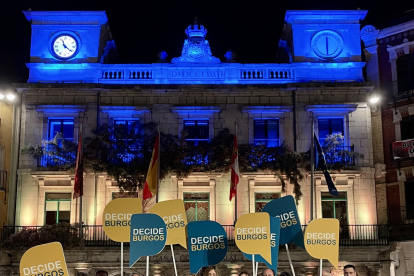 La formación de Carolina Blasco comenzó la campaña en la plaza mayor.