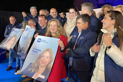 Ayala junto a los miembros de su candidatura en el arranque de la campaña