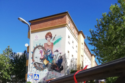 Con el mensaje de “Cuidemos Aranda”, la ciudad ha amanecido adornada con mariposas y otros elementos cerámicos, dentro de la campaña de Podemos - Izquierda Unida