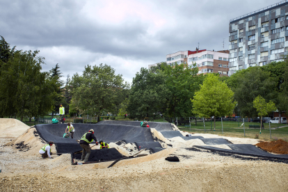 Vista de las obras de la nueva zona deportiva en el parque Buenavista.