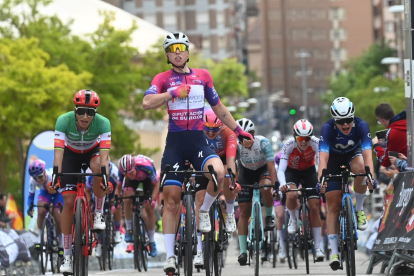Imagen de la llegada a meta de la tercera etapa de la Vuelta a Burgos Femenina 2023