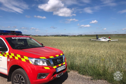 Una avioneta debe realizar un aterrizaje de emergencia en Castañares tras una avería.