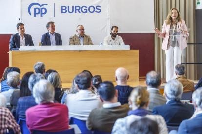 Cristina Ayala interviene en la reunión de la junta directiva del PP de Burgos.