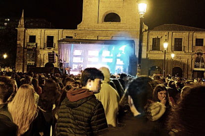 Verbena en la plaza de San Juan, la primera que se celebró en las fiestas de San Pedro de 2022.