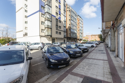 Una de las reivindicaciones vecinales se centra en realizar mejoras en la calle Zamora. SANTI OTERO