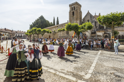 El barrio de Las Huelgas vive la procesión del Curpillos.