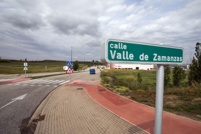 Calle Valle de Zamanzas, en el polígono de Villalonquéjar, el lugar escogido para el recinto ferial.