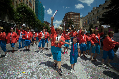 Cabalgata de peñas en las fiestas de San Pedro 2023.