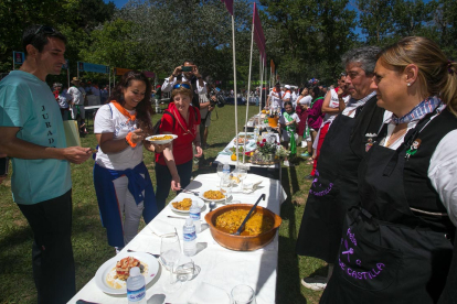 Una treintena de peñas participaron en el Buen Yantar.