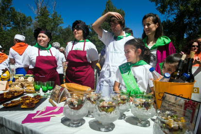 Una treintena de peñas participaron en el Buen Yantar.