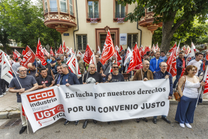 Concentración de delegados sindicales por el convenio del Metal.