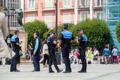 Policías locales, durante las fiestas de San Pedro y San Pablo