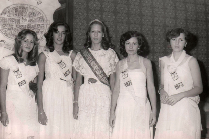 Reina y Damas 1975