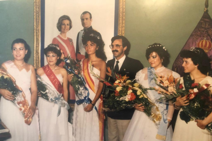 Reina y Damas en 1985 con el entonces alcalde Porfirio Abad
