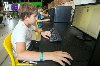 Para los alumnos de secundaria el reto es crear un videojuego por ellos mismos a través de herramientas gratuitas.