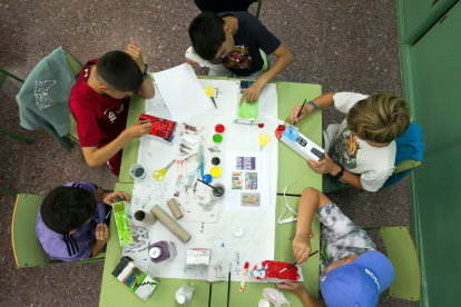 Talleres lúdicos. Hoy toca hacer una ciudad con materiales reciclados y mucho color.