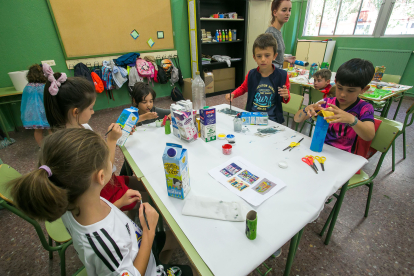 Talleres lúdicos. Hoy toca hacer una ciudad con materiales reciclados y mucho color.