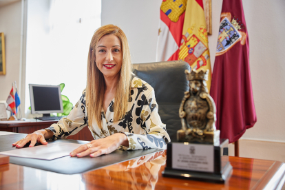 Aitana Hernando, alcaldesa de Miranda de Ebro, en su despacho.