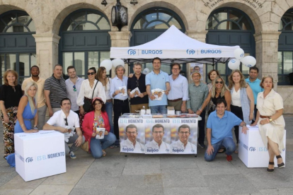 Mesa electoral de los populares de Burgos en el centro de la capital burgalesa.