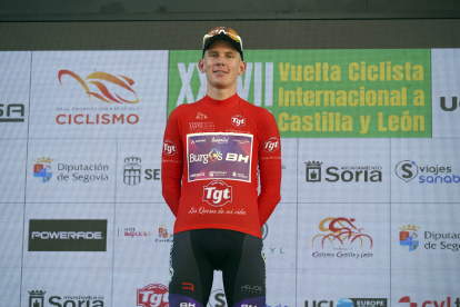 Jetse Bol sube al podio en Soria como líder de la clasificación de la montaña.