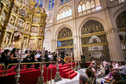 La orquesta de la Línea dio un gran recital en el altar mayor de la Catedral de Burgos.