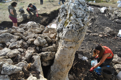 Trabajos de excavación del Dolmen El Pendón