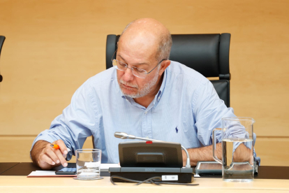 El procurador de Ciudadanos en la Junta de Castilla y León, Francisco Igea, durante una comisión.