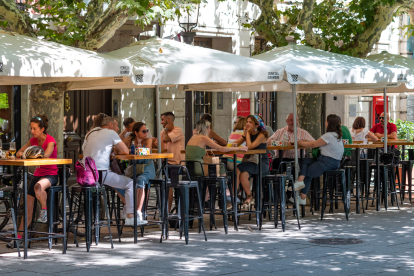 El mes de agosto en las cafeterías y bares del centro se recupera actividad gracias al turista.