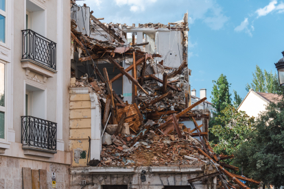 Derribo del edificio.